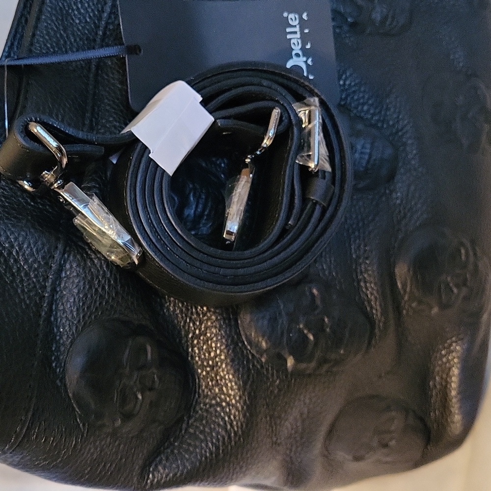 IO Pelle Italia Black Skull Embossed Tote Bag - Picture 4 of 7